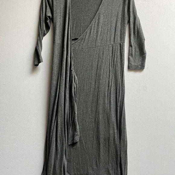 Isabella Oliver Charcoal Maternity Wrap 3/4 sleeve Dress Sz 2/ S&M - Picture 3 of 10